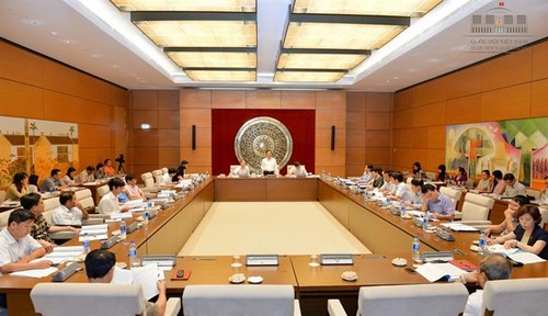 Eröffnung der Sitzung des Rechtsausschusses des Parlaments - ảnh 1